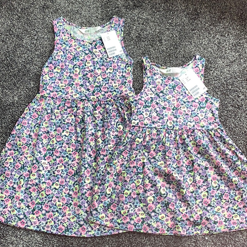 Matching floral dresses! 🌼🌺🌸